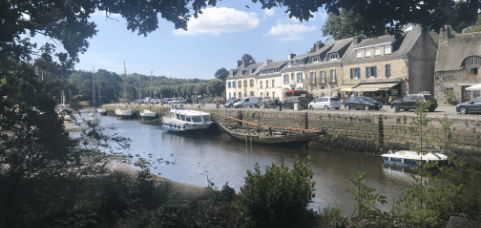 vue extérieure de la galerie Artis à Pont Aven