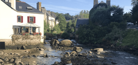 vue extérieure de la galerie Artis à Pont Aven